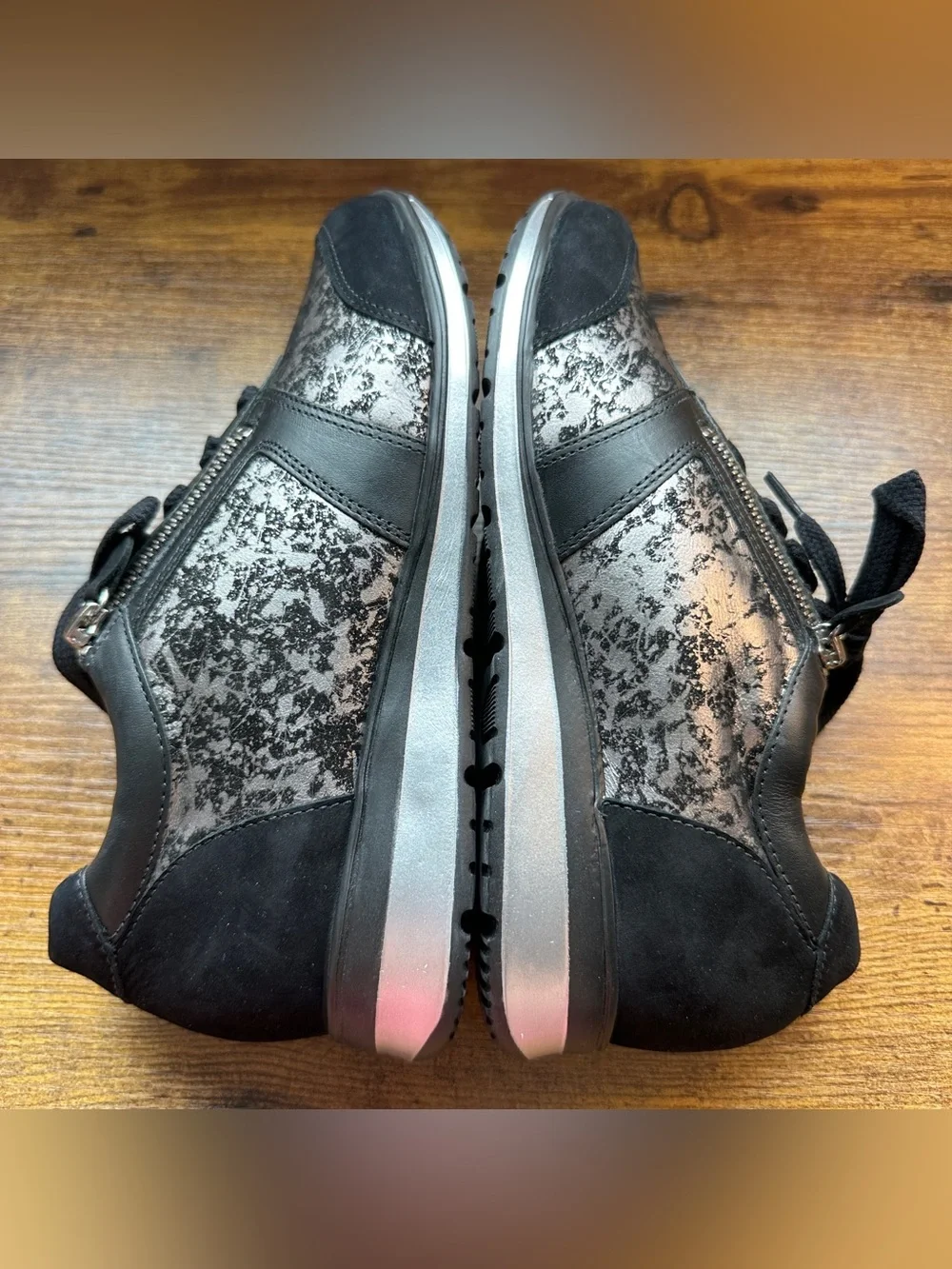 Walking Cradles Women Decker Sneakers 7 wide Black‎ Silver Zip Up Comfort New